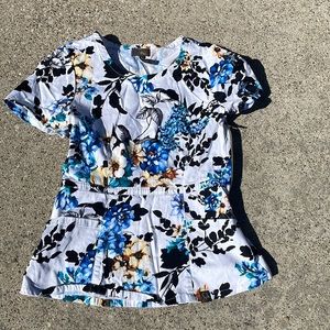 Jasnuu size small floral scrub top